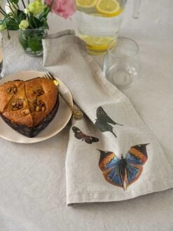 Oldenhof Flying Butterflies Servet 45 X 45 Cm Linnen 6 Stuks -Exporteren Oldenhof winkel linoroom napkins butterflies vertical lr 3