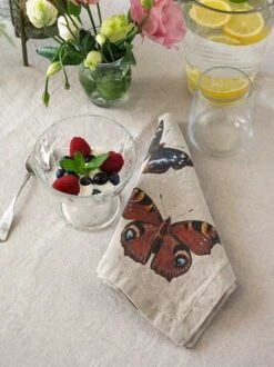 Oldenhof Flying Butterflies Servet 45 X 45 Cm Linnen 6 Stuks -Exporteren Oldenhof winkel linoroom napkins butterflies vertical lr 6