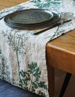 Oldenhof Herb Coreander Tafelloper 46 X 136 Cm Linnen 4 Oldenhof Herb Coreander Tafelloper 46 X 136 Cm Linnen -Exporteren Oldenhof winkel linoroom tablerunner coriande 34 5