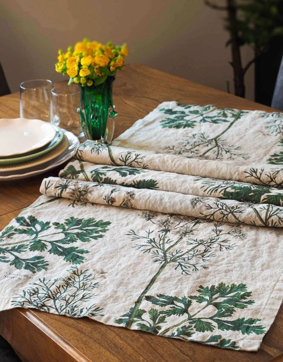 Oldenhof Herb Coreander tafelloper 46 x 136 cm linnen Oldenhof Herb Coreander Tafelloper 46 X 136 Cm Linnen -Exporteren Oldenhof winkel linoroom tablerunner coriander 34 2